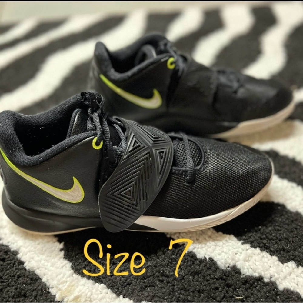 Nike Kyrie Irving Basketball Shoes- Size 7 Youth